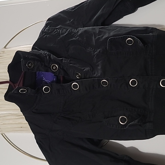 Miley Max Quarter Sleeve Cropped Jacket - Picture 2 of 9